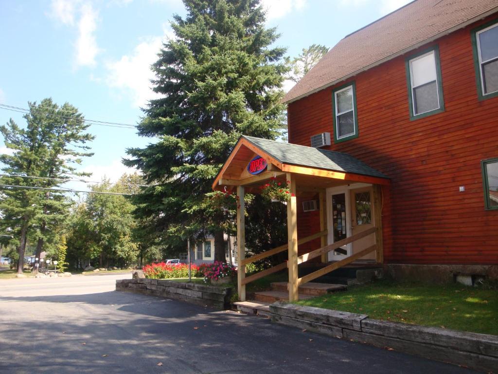 Maple Leaf Inn لايك بلاسيد المظهر الخارجي الصورة